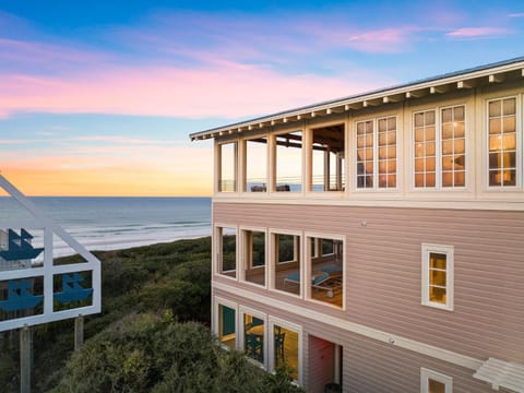 BEACH FRONT Seaside Home - Outside the Box - 4BR 4,5BTH home House in Seaside