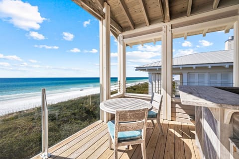 BEACH FRONT Seaside Home - Outside the Box - 4BR 4,5BTH home House in Seaside