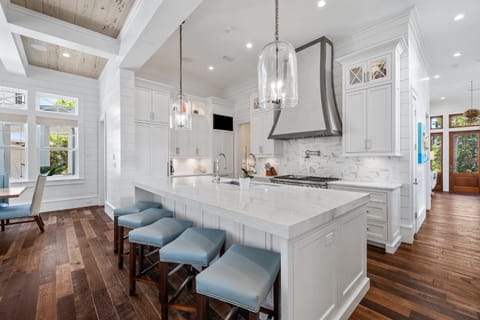 "Stress Free" - Golf Cart - Pool - Exquisite, 6 bedroom, new construction home - WaterColor home House in Seaside