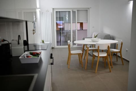 Balcony/Terrace, Kitchen or kitchenette, Dining area