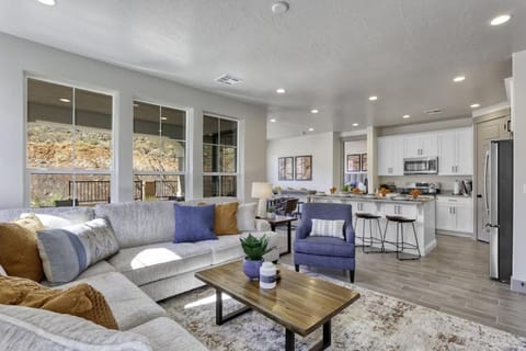 Escondido 2323 Sleeps 19, Ping Pong table, High speed internet- near Sand Hollow and Quail Creek House in Washington