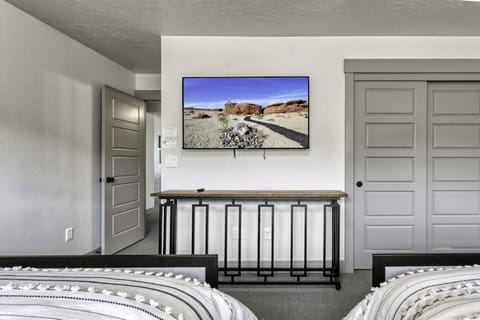 Escondido 2323 Sleeps 19, Ping Pong table, High speed internet- near Sand Hollow and Quail Creek House in Washington