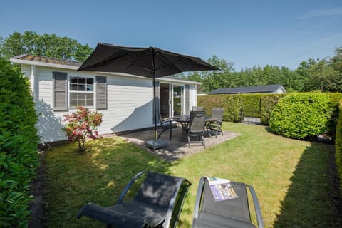 Property building, Day, Garden, Dining area, Garden view, sunbed
