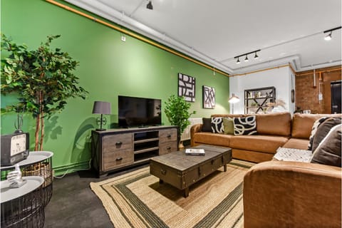TV and multimedia, Living room, Seating area, Evening entertainment