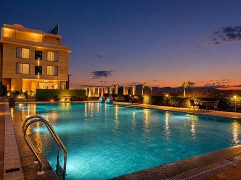 Property building, Swimming pool