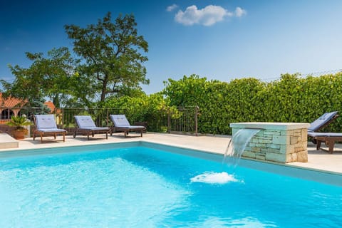 Schöne Villa bei Rovinj mit privatem Pool House in Rovinj