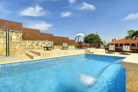 Schöne Villa bei Rovinj mit privatem Pool House in Rovinj