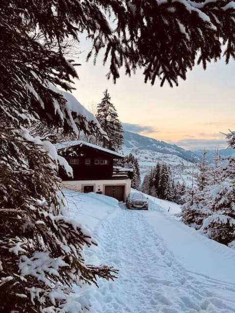Property building, Day, Natural landscape, Winter, Mountain view