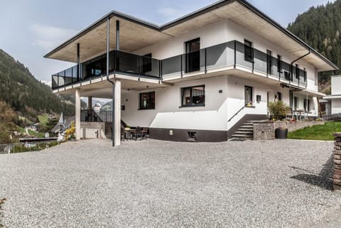 Haus Florian Ski-in and Ski-out Apartment in Trentino-South Tyrol