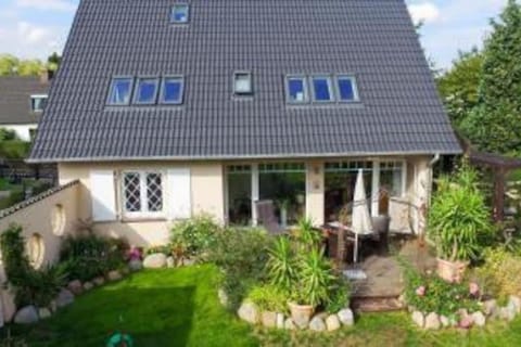 Erdgeschoss Wohnung mit Garten Apartment in Scharbeutz