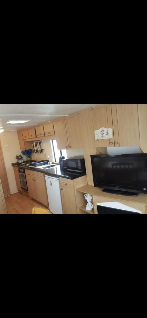 3 bed caravan skegness ingoldmells 137 Sealands- old caravan hence cheap price !! Campground/ 
RV Resort in Ingoldmells