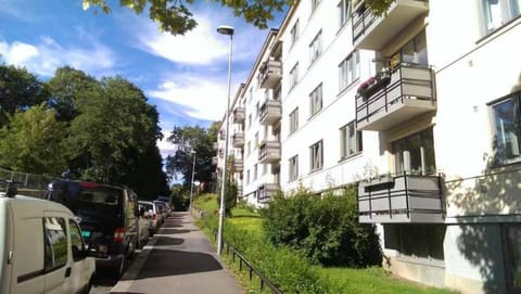 Property building, Location