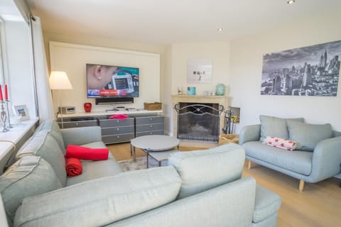 TV and multimedia, Living room, Seating area