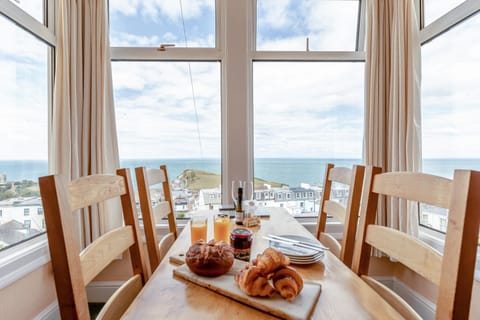 Natural landscape, Dining area, Landmark view, Sea view, Sunrise, Sunset