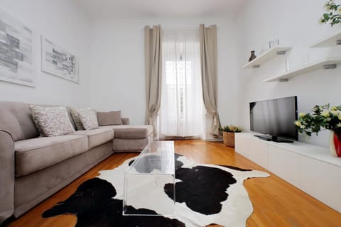 Communal lounge/ TV room, TV and multimedia, Living room, Evening entertainment