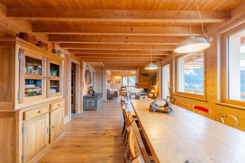 Charming family chalet with views of the Aravis Chalet in Manigod