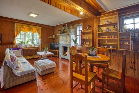 Communal lounge/ TV room, Living room, Seating area, Evening entertainment