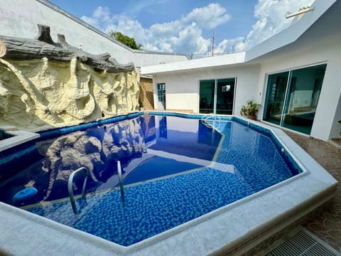 Hot Tub, Swimming pool