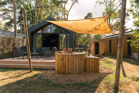 Garden, Hot Tub