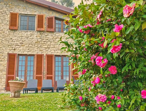 Property building, Facade/entrance, Garden, Garden view