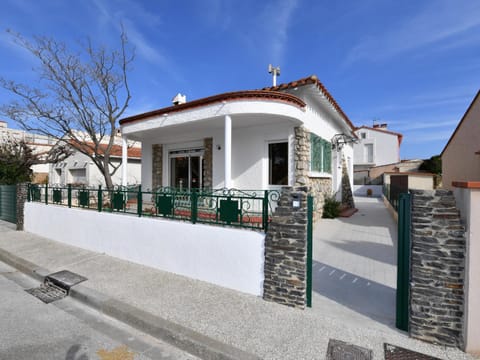 Property building, Neighbourhood