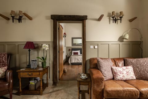 Property building, TV and multimedia, Living room, Seating area