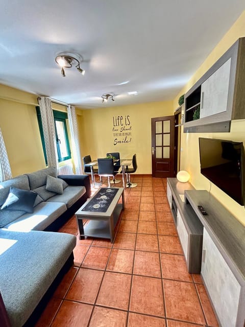 Communal lounge/ TV room, Seating area, Dining area, Quiet street view