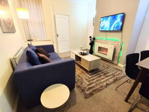 TV and multimedia, Living room, Seating area, Evening entertainment