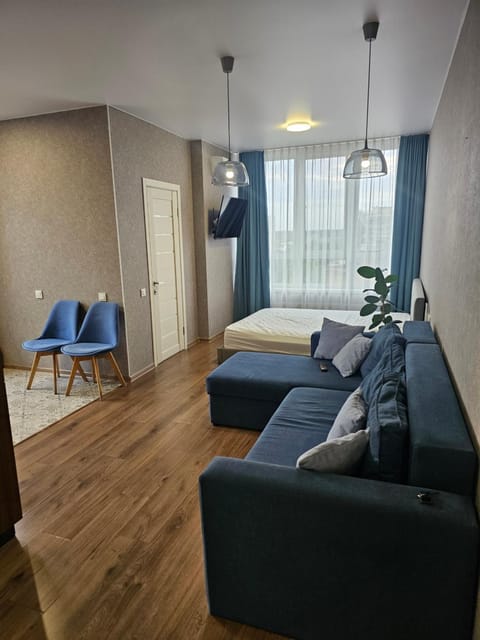 Bed, TV and multimedia, Living room, Photo of the whole room, Seating area, Bedroom