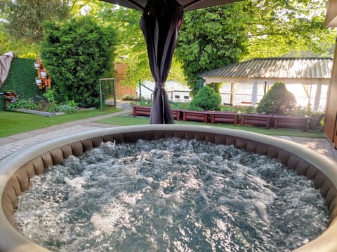 Natural landscape, Hot Tub, Garden view, River view