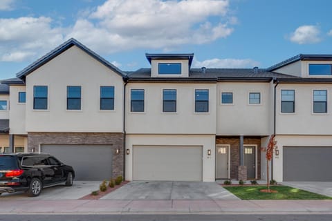 Ocotillo Springs Resort 41 Private Hot Tub, Nintendo Console, BBQ Grill & Beautiful Resort Pool House in Santa Clara