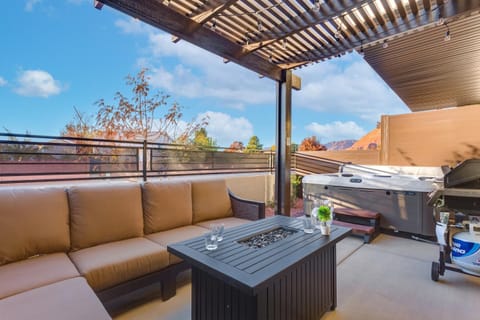 Ocotillo Springs Resort 41 Private Hot Tub, Nintendo Console, BBQ Grill & Beautiful Resort Pool House in Santa Clara