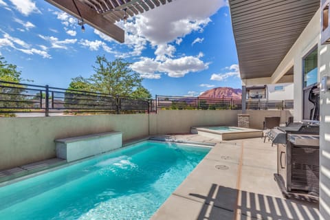 Red Mountain Retreat at Ocotillo Springs Resort 43 BRAND NEW HOME, Private Pool, & Hot Tub House in Santa Clara
