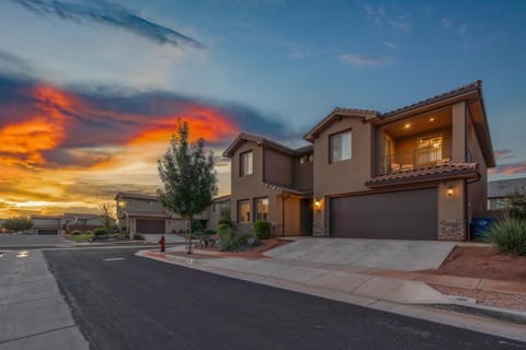 PV 99 Private Hot Tub, Ping Pong Table, Xbox X series and Resort Amenities House in Santa Clara