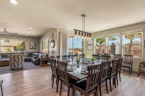 PV 99 Private Hot Tub, Ping Pong Table, Xbox X series and Resort Amenities House in Santa Clara