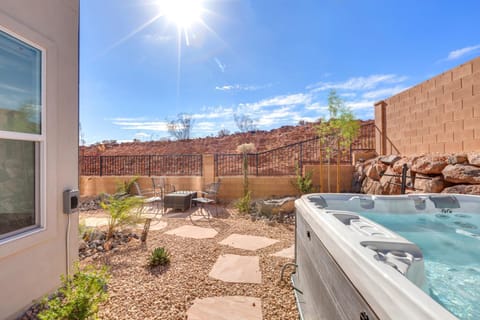 Paseos 1213 Brand New Home, Private Hot Tub, BBQ Grill, Ping Pong, Air Hockey, and More! House in Washington