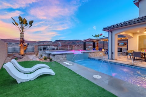 Paradise at 3 Pools at Paseos 1373 Resort Private Kiddy Pool, Adult Pool, Hot Tub, & more House in Washington