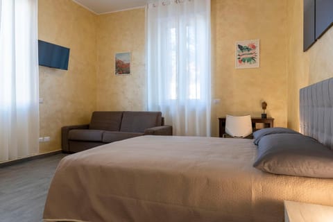 Bed, TV and multimedia, Living room, Photo of the whole room, Bedroom, hair dresser