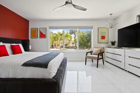 Luxury House 4 beds heated Pool w Jaccuzzi House in North Bay Village