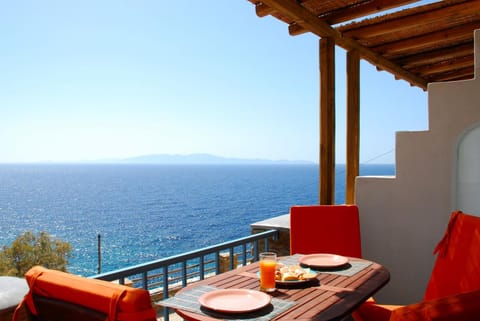 View (from property/room), Balcony/Terrace, Seating area, Sea view