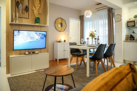TV and multimedia, Living room, Dining area