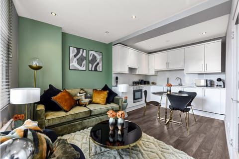 Kitchen or kitchenette, Living room, Seating area, Dining area, stove