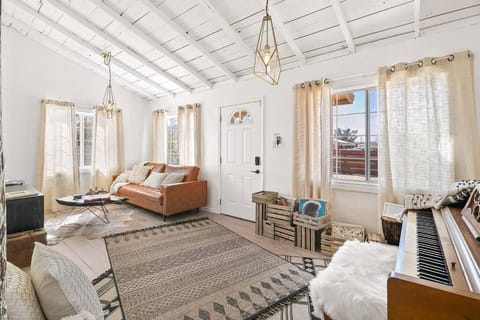 The Desert Nomad Retreat in Joshua Tree Village House in Joshua Tree