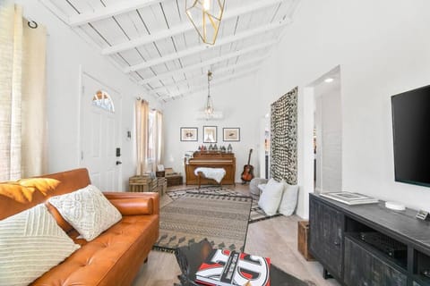 The Desert Nomad Retreat in Joshua Tree Village House in Joshua Tree