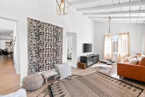 The Desert Nomad Retreat in Joshua Tree Village House in Joshua Tree