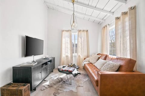 The Desert Nomad Retreat in Joshua Tree Village House in Joshua Tree