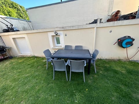 Best holliday Home for family newly renovated Apartment in Île-de-France