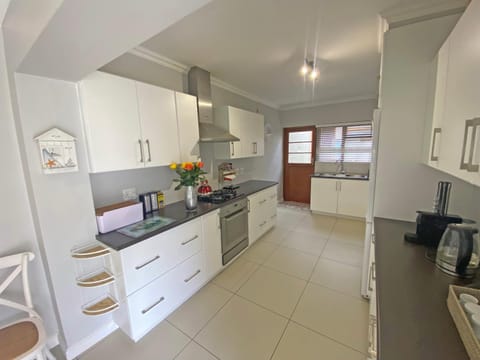 Kitchen or kitchenette, dishwasher, minibar, pet friendly, stove