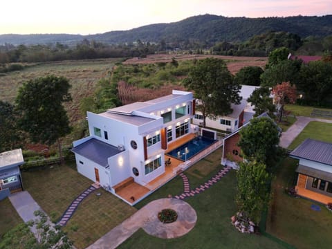 Property building, Day, Natural landscape, Bird's eye view, Mountain view