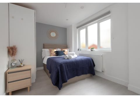 Bed, Bedroom, towels, wardrobe
